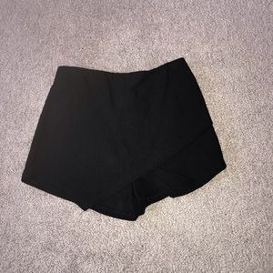 Black skort